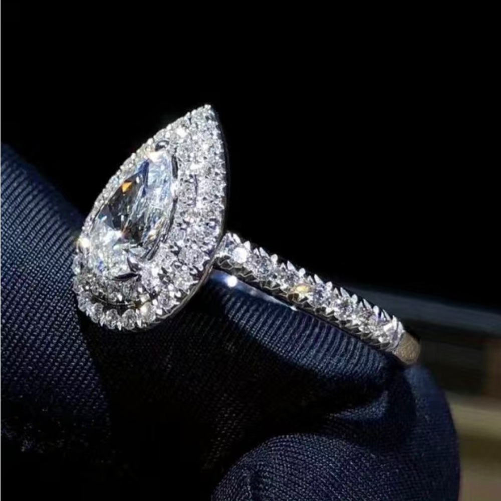 🌹Elegant silver plated, inlaid waterdrop shape zircon ring size 7 - Picture 4 of 5